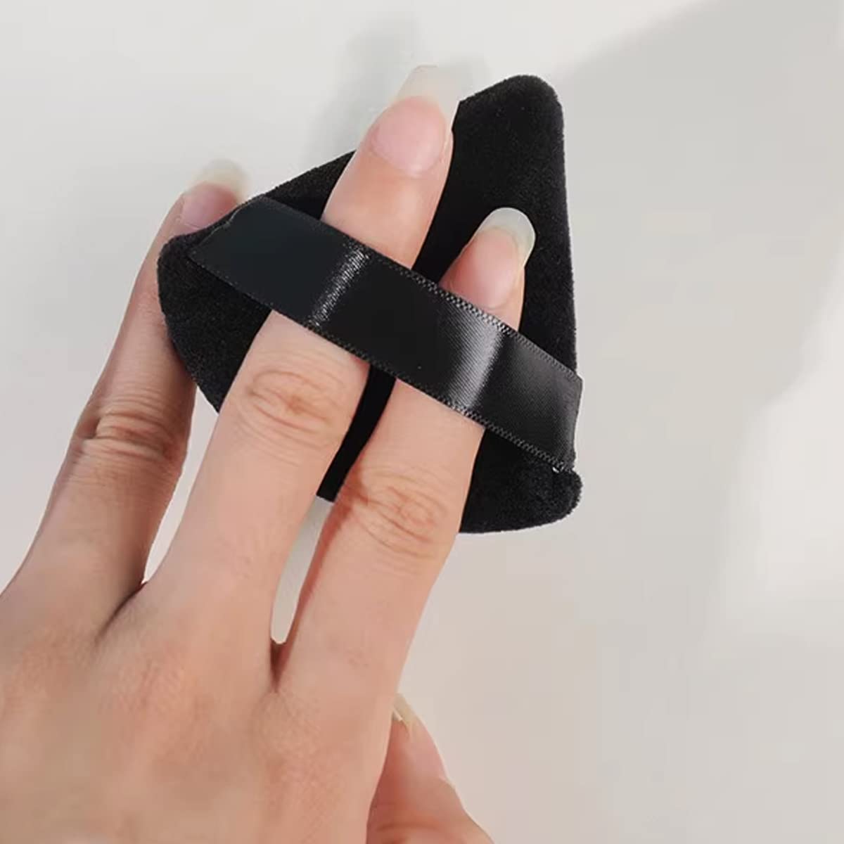 GXXMEI 30PCS Powder Puff Face Soft Makeup Sponge, Triangle Powder Puffs for Loose Powder Mineral Powder Velour Puff for Face Exquisite Makeup Eyes Contouring, Beauty Makeup Tools