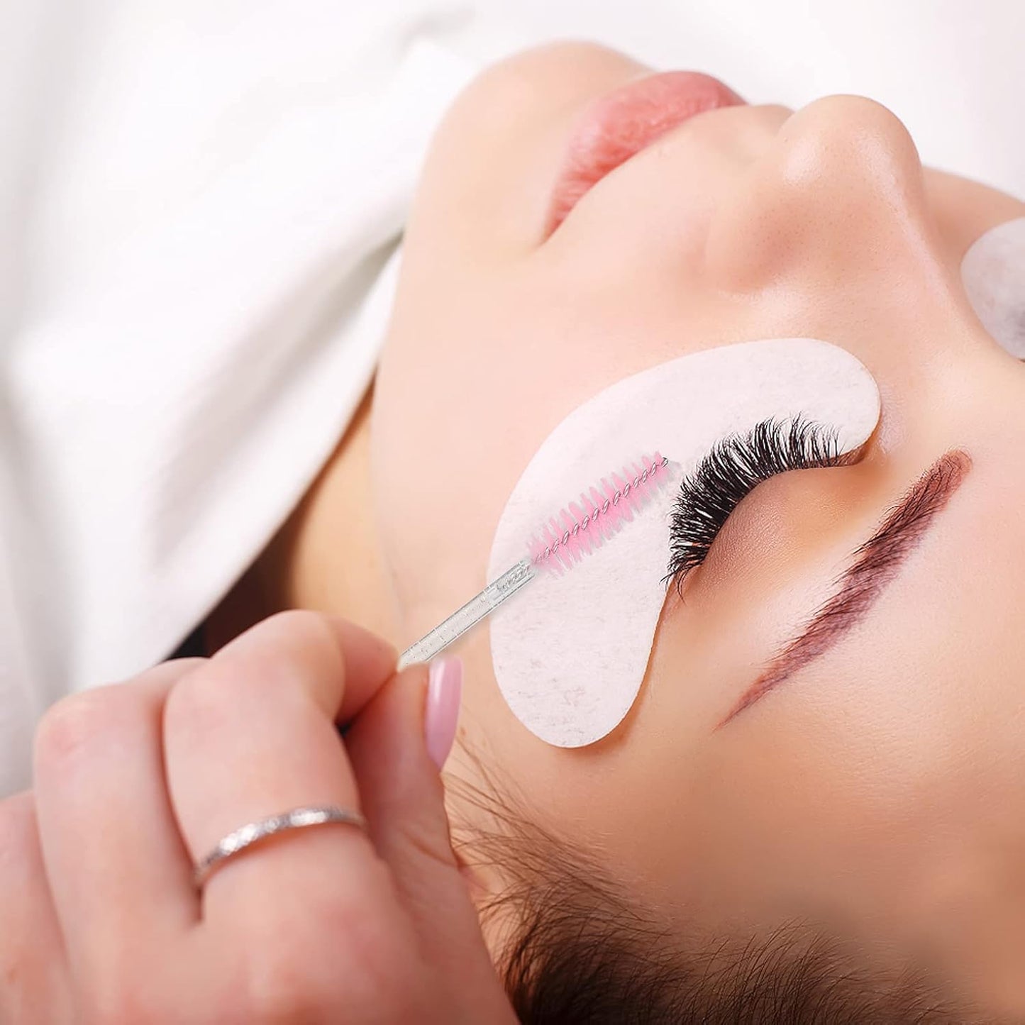 G2PLUS 300PCS Disposable Mascara Brushes, Crystal Lash Brush Makeup Kit, Adjustable Eyelash Spoolies for Eyelash Extensions, Eyebrow and Makeup (White + Pink)