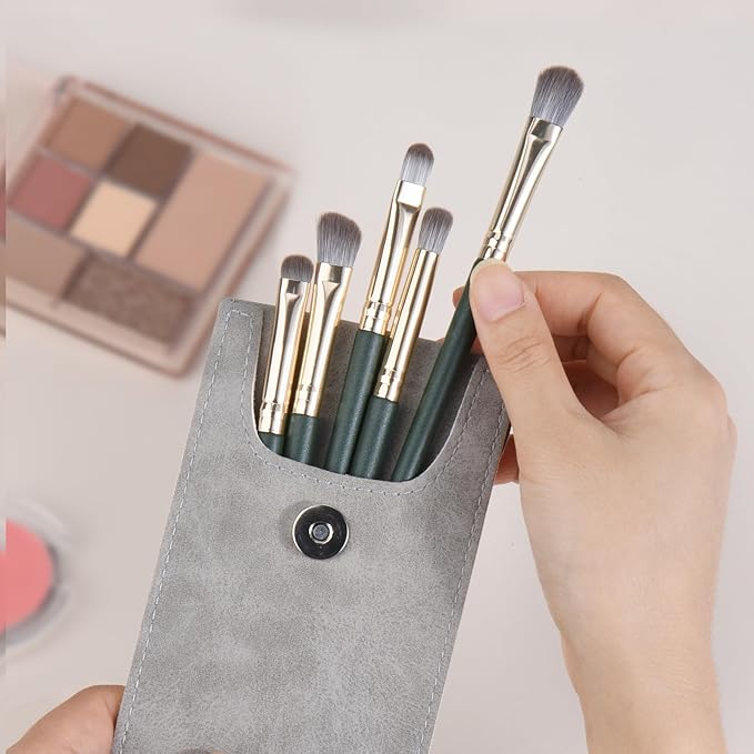 Eyeshadow Makeup Brushes Set with Case 5 PCS Soft Synthetic Hairs Eye Makeup Brushes for Blending Eyebrow Eyeliner Eyeshadow （Green）
