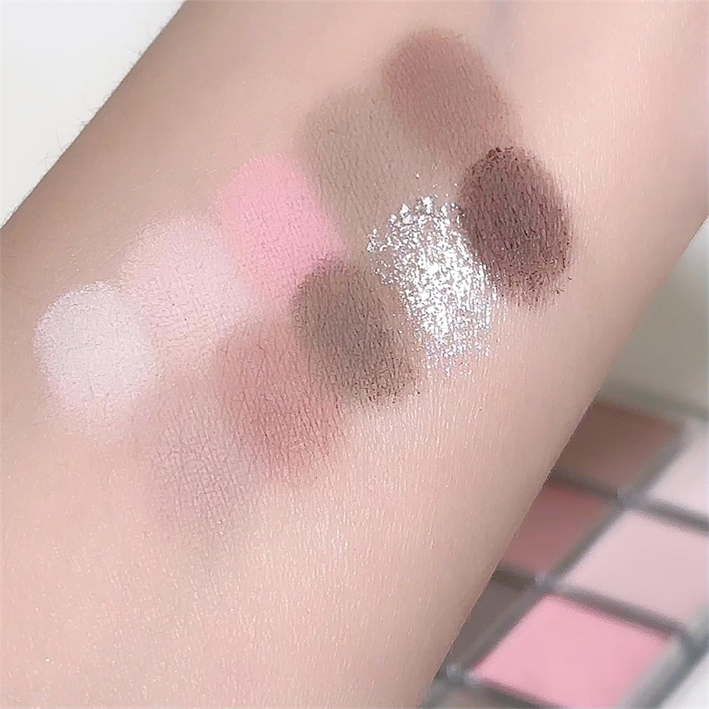 Erinde 10 Colors Eyeshadow Palette Makeup - Matte Shimmer Glitter Eye Shadow, Ultra-Blendable, High Pigmented, Naturing-Looking, Neutral Nude Eyeshadow Pallet with Professional Brush,19