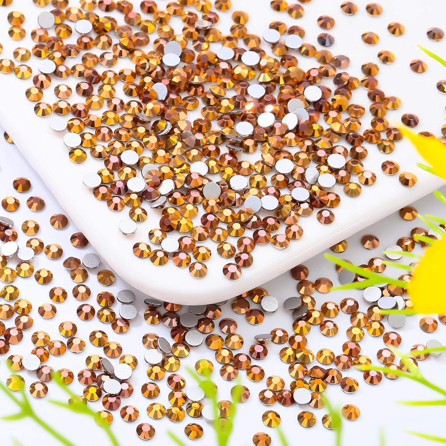 Gold Flatback Rhinestones, Glass Rhinestones for Nail Art and Craft, Glue Fix, Loose Crystal Gemstones(Gold, SS4, 1440pcs, 1.5-1.7mm)