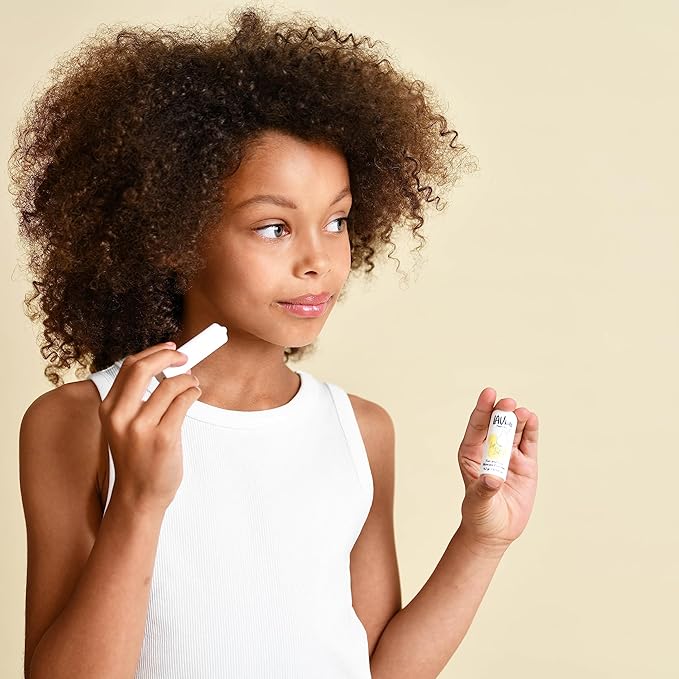 Nourishing Lip Butter gently scented Natural Child Balm Ultra-moisturising Lip Butter for sensitive skin Paediatrician Tested & Approved Kids Intensive Lip treatment for Sensitive Skin 4.2g