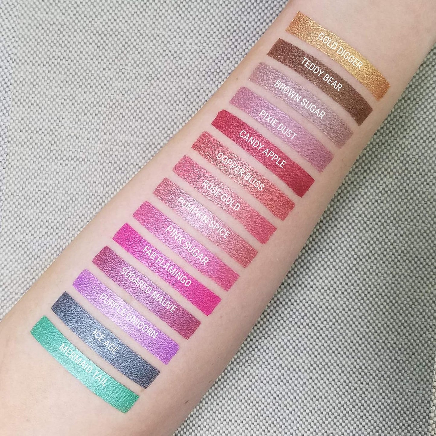 Aromi Metallic Liquid Lipstick | Long-lasting, Smear, Smudge, + Transfer Proof, Waterproof, Light, Baby Pink Lip Color with Shimmery Finish, Paraben + Phthalate Free (Pink Sugar)